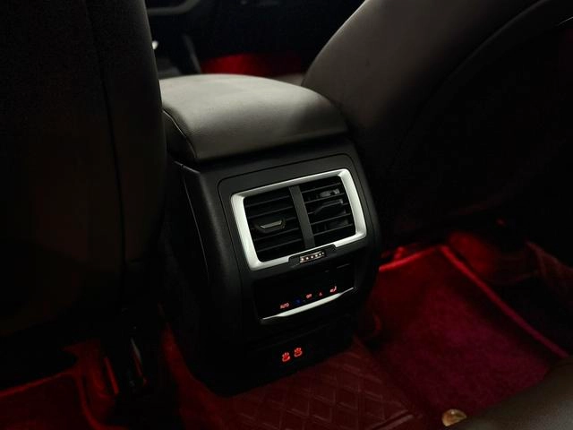 BMW X3 2022 xDrive25i M Sports suit interior photo 17