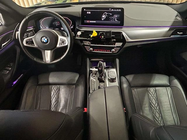 BMW 5 Series 2022 540i Edición de moda M Conjunto deportivo exterior foto 6