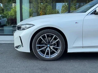 BMW 3 Series 2023 325Li M Conjunto deportivo exterior foto 3