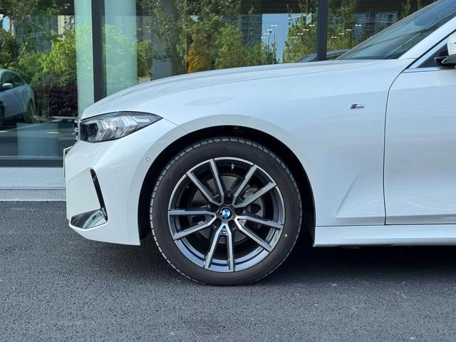 BMW 3 Series 2023 325Li M Conjunto deportivo exterior foto 3