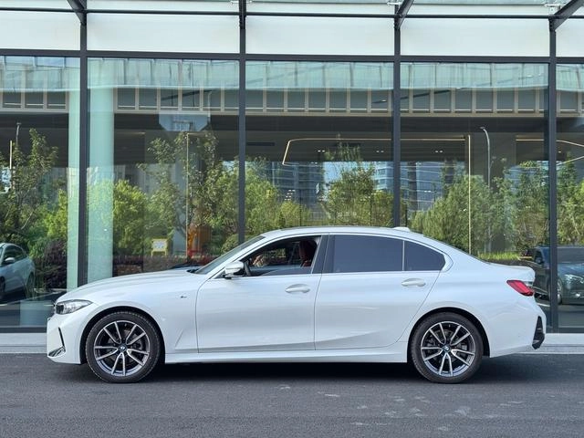 BMW 3 Series 2023 325Li M Conjunto deportivo exterior foto 4