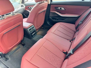 BMW 3 Series 2023 325Li M Conjunto deportivo interior foto 8