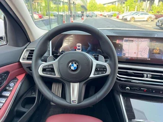 BMW 3 Series 2023 325Li M Conjunto deportivo interior foto 10