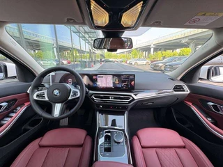 BMW 3 Series 2023 325Li M Conjunto deportivo interior foto 11