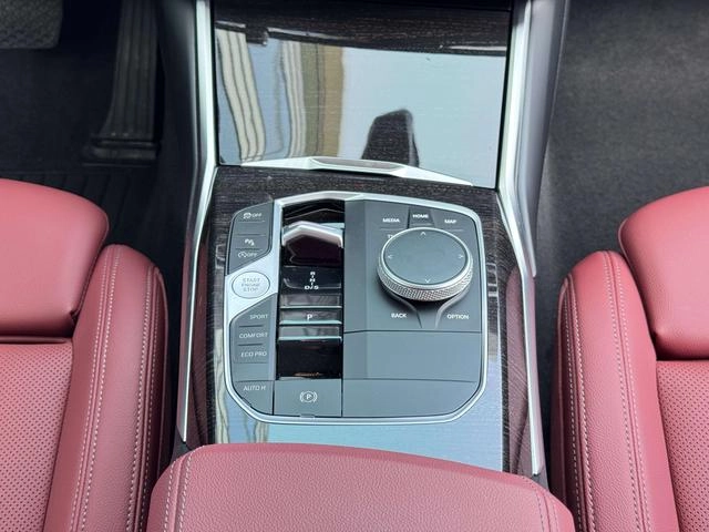 BMW 3 Series 2023 325Li M Conjunto deportivo interior foto 12