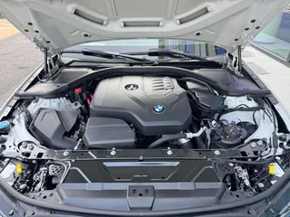 BMW 3 Series 2023 325Li M Conjunto deportivo interior foto 13