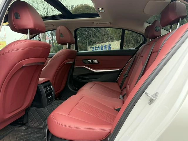 BMW 3 Series 2023 325Li M Sports Night Suit interior photo 9