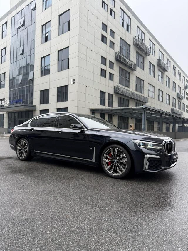BMW 7 Series 2021 740Li xDrive Administrative M Sports suit exterior photo 3