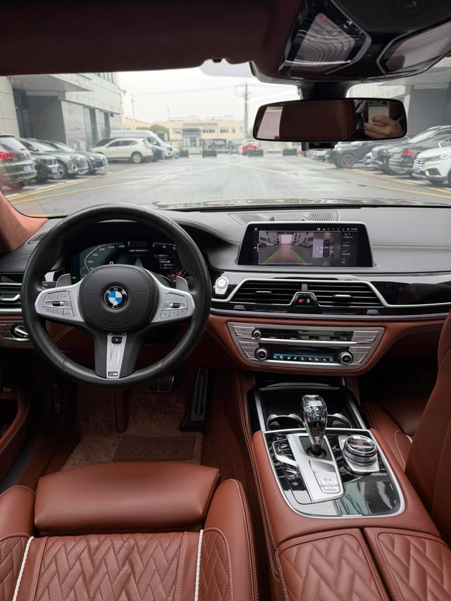 BMW 7 Series 2021 740Li xDrive Administrative M Sports suit interior photo 6