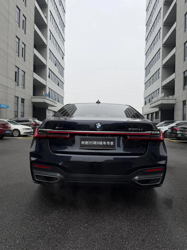 BMW 7 Series 2021 740Li xDrive Administrative M Sports suit interior photo 8