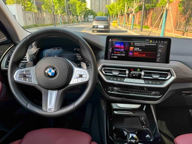 BMW X3 2022 xDrive30i Leading Type M Obsidian Night Suit interior photo 12