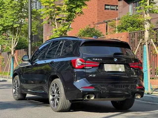 BMW X3 2022 xDrive30i Leading Type M Obsidian Night Suit interior photo 17