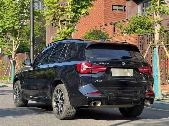 BMW X3 2022 xDrive30i Leading Type M Obsidian Night Suit interior photo 17