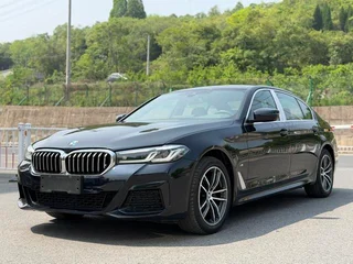 BMW 5 Series 2022 Mise à jour 525Li M Ensemble de sport