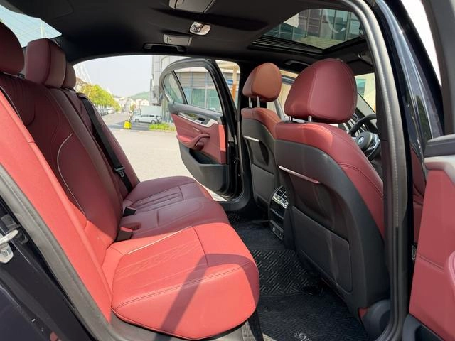 BMW 5 Series 2022 Restyling 525Li M Sports suit interior photo 9