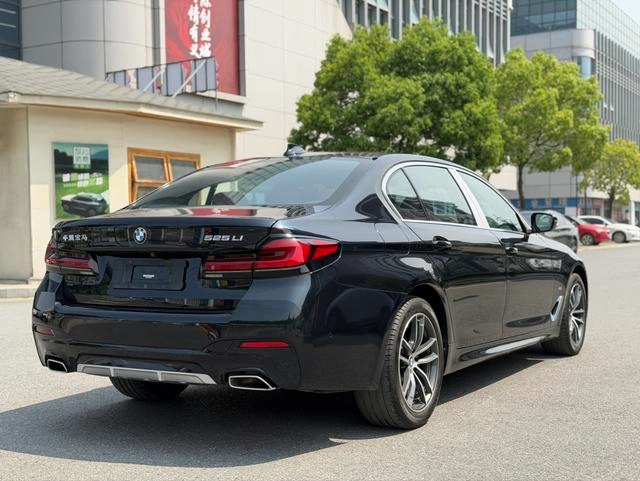 BMW 5 Series 2022 Restyling 525Li M Sports suit interior photo 13