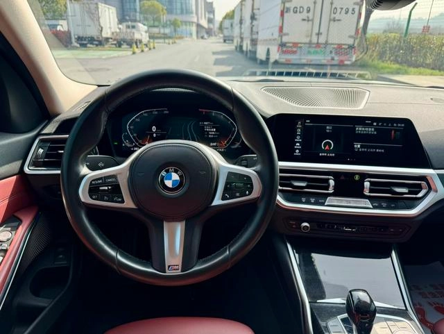 BMW 3 Series 2022 325Li M Conjunto deportivo exterior foto 6