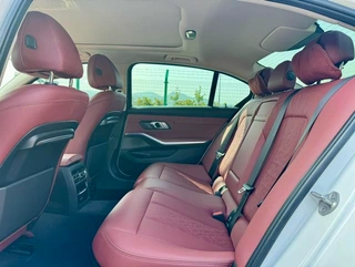 BMW 3 Series 2022 325Li M Conjunto deportivo interior foto 8