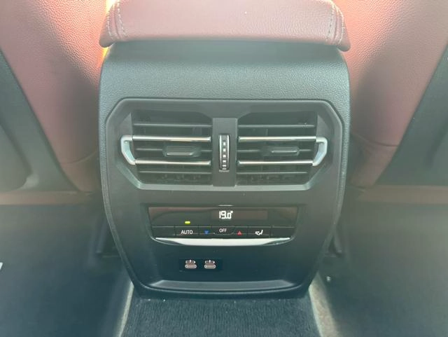 BMW 3 Series 2022 325Li M Conjunto deportivo interior foto 9