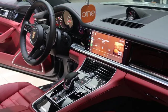 Porsche Panamera 2023 Panamera 4 Sport Turismo 2.9T interior photo 11