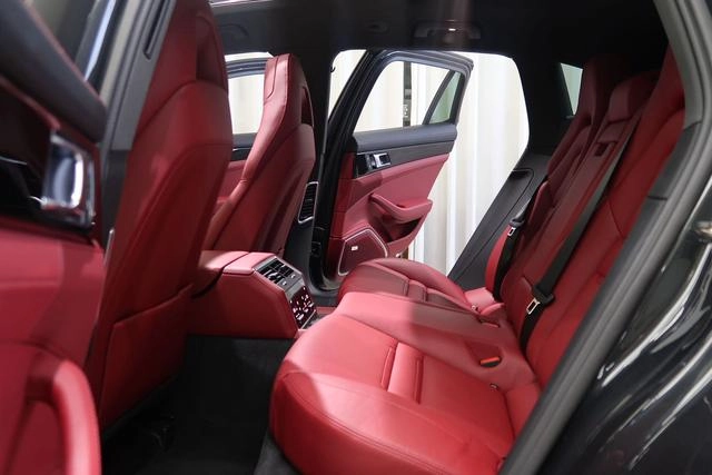 Porsche Panamera 2023 Panamera 4 Sport Turismo 2.9T interior photo 16