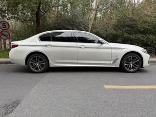 BMW 5 Series 2021 Restyling 525Li M Sports suit exterior photo 2