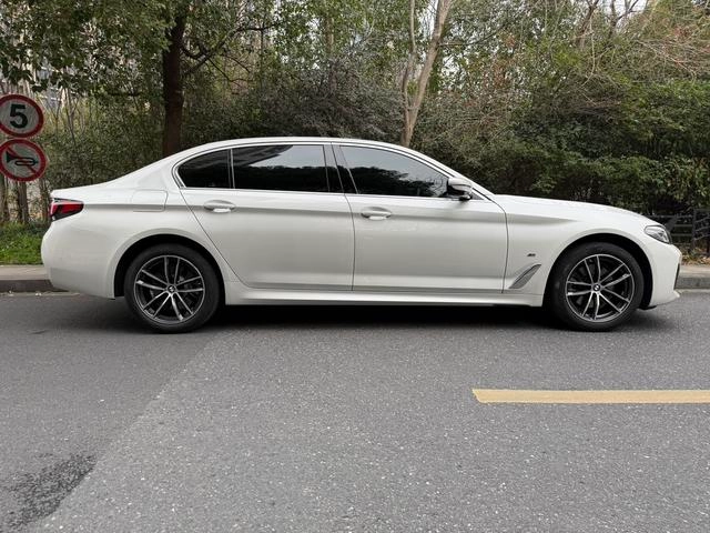 BMW 5 Series 2021 Restyling 525Li M Sports suit exterior photo 2