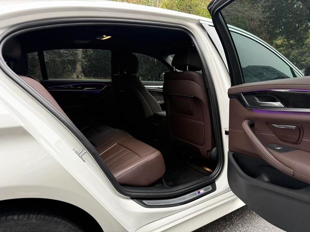 BMW 5 Series 2021 Restyling 525Li M Sports suit interior photo 8