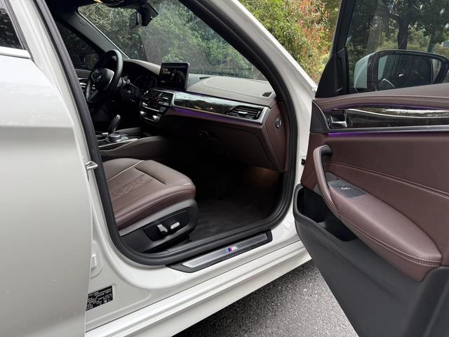 BMW 5 Series 2021 Restyling 525Li M Sports suit interior photo 9