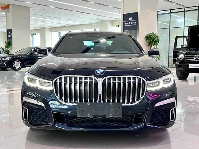 BMW 7 Series 2021 730Li M Sports suit exterior photo 2