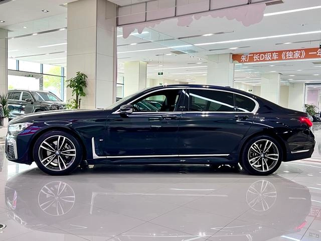 BMW 7 Series 2021 730Li M Sports suit exterior photo 3