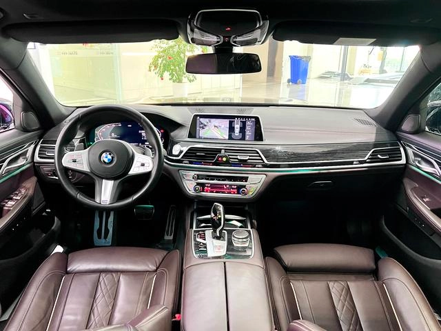 BMW 7 Series 2021 730Li M Sports suit interior photo 6