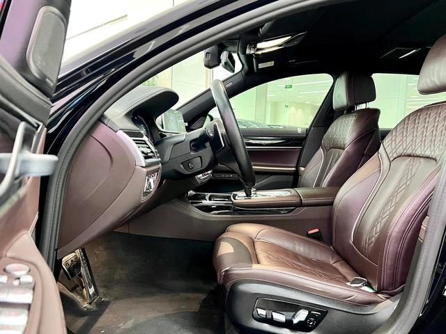 BMW 7 Series 2021 730Li M Sports suit interior photo 7