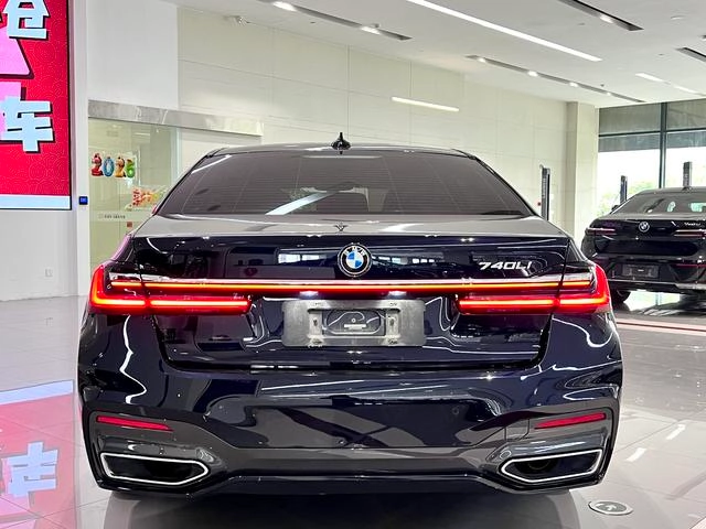 BMW 7 Series 2021 730Li M Sports suit interior photo 10