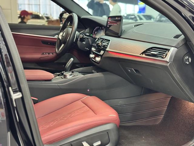 BMW 5 Series 2023 530Li Leading Type Luxury Set exterior photo 8