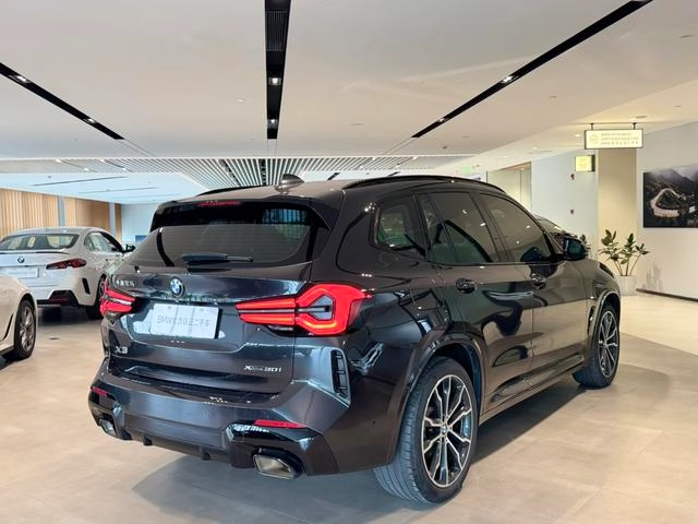 BMW X3 2023 xDrive30i Лидирующий M Ночной костюм экстерьер фото 4