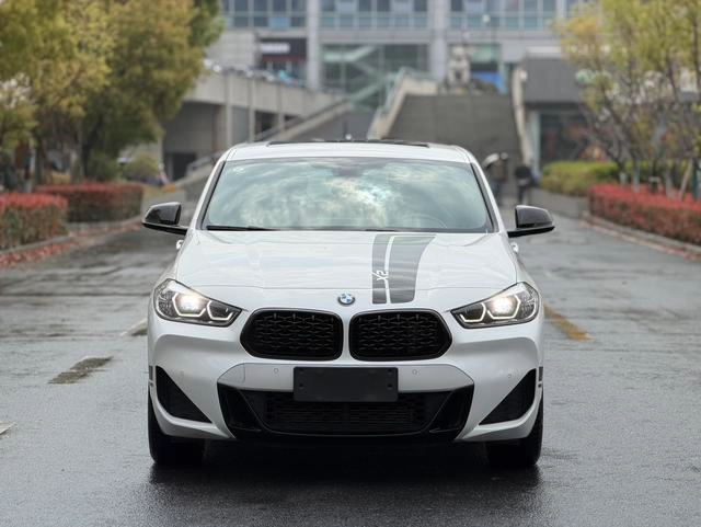 BMW X2 2022 xDrive25i Obsidian Night Edition exterior photo 2