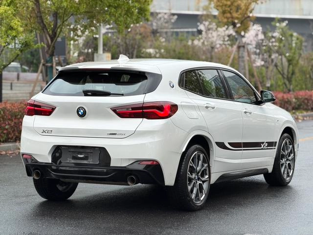 BMW X2 2022 xDrive25i Obsidian Night Edition exterior photo 4