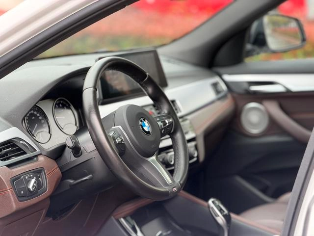 BMW X2 2022 xDrive25i Obsidian Night Edition interior photo 13