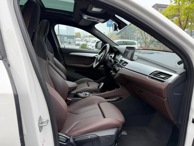 BMW X2 2022 xDrive25i Obsidian Night Edition interior photo 14