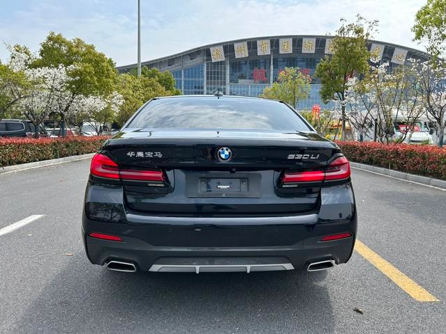 BMW 5 Series 2023 530Li Leading Type M Sports suit exterior photo 5
