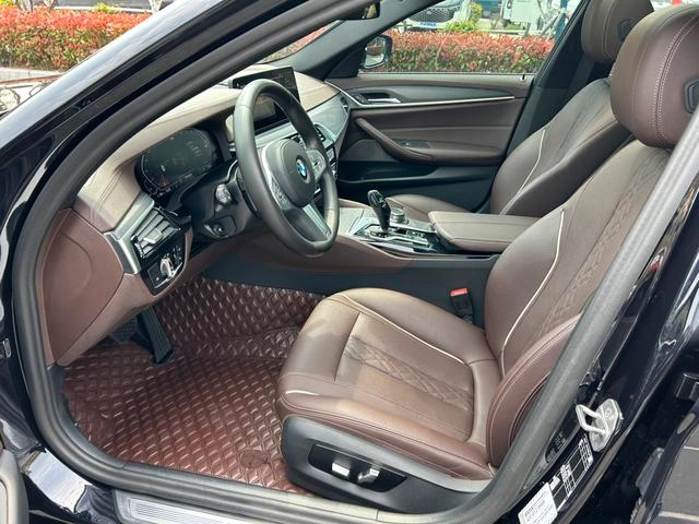 BMW 5 Series 2023 530Li Leading Type M Sports suit exterior photo 6