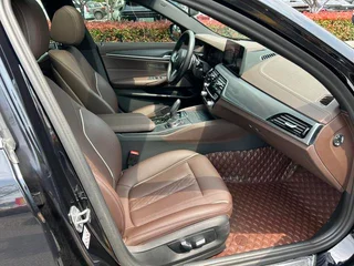 BMW 5 Series 2023 530Li Leading Type M Sports suit interior photo 8