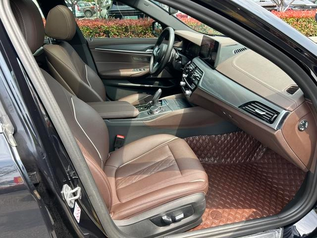 BMW 5 Series 2023 530Li Leading Type M Sports suit interior photo 8
