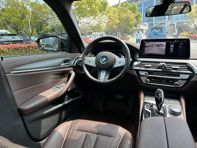 BMW 5 Series 2023 530Li Leading Type M Sports suit interior photo 10