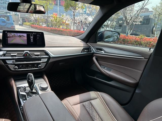 BMW 5 Series 2023 530Li Leading Type M Sports suit interior photo 11