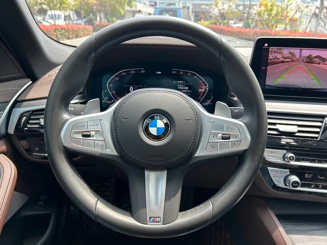 BMW 5 Series 2023 530Li Leading Type M Sports suit interior photo 13