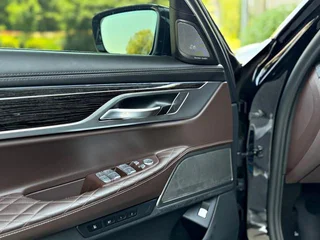 BMW 7 Series 2021 740Li Leading Type M Sports suit exterior photo 6