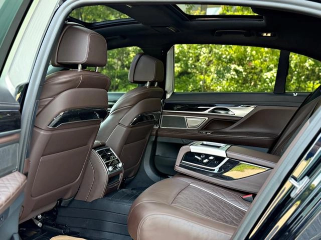 BMW 7 Series 2021 740Li Leading Type M Sports suit exterior photo 7