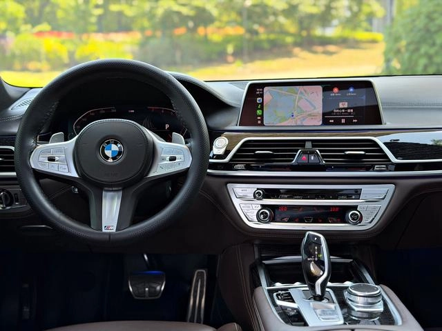 BMW 7 Series 2021 740Li Leading Type M Sports suit exterior photo 8